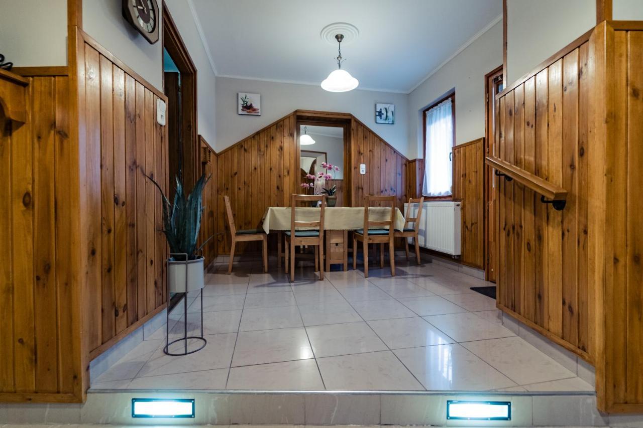 Estike Apartman Gyula Exterior foto