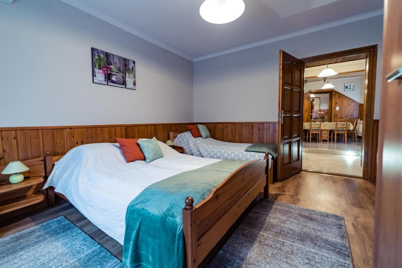 Estike Apartman Gyula Exterior foto