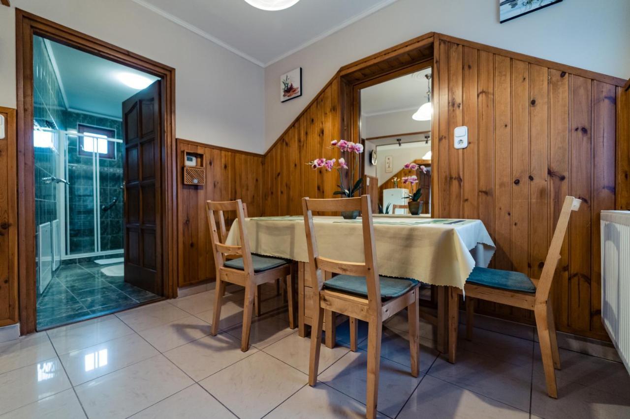 Estike Apartman Gyula Exterior foto