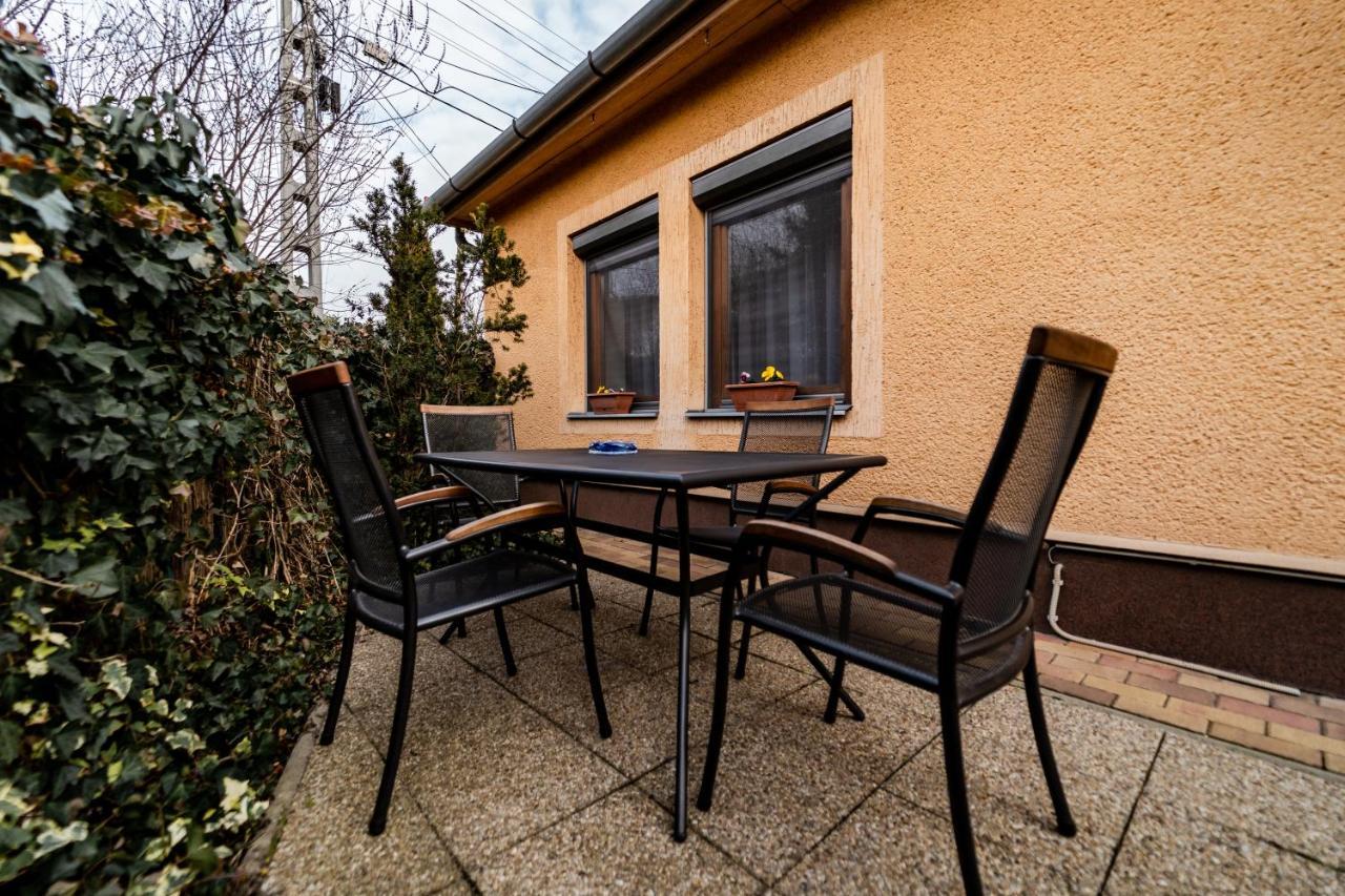 Estike Apartman Gyula Exterior foto