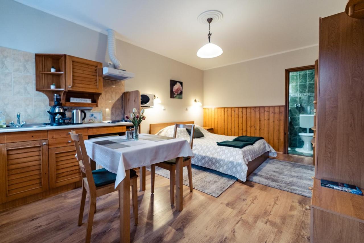 Estike Apartman Gyula Exterior foto